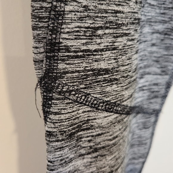 Hollister Black Gray Heather Patterned Tight Leggings Extra Small High Waist EUC - Picture 8 of 8